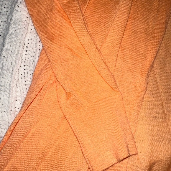 Light weighted loft cardigan, very pretty light peach color - Picture 1 of 3